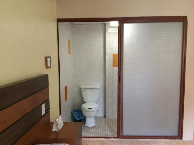 Bathroom 3, Hotel Fabiola, Mexico City
