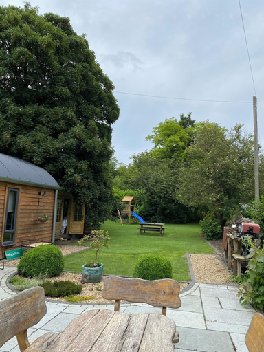 Outdoor dining, Stone Lodge Garden Retreat