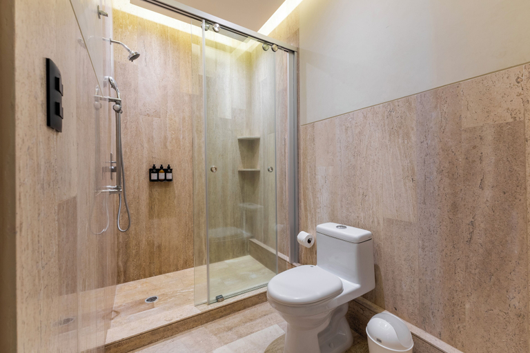 Bathroom 3, Capitalia Aristoteles Polanco, Mexico City
