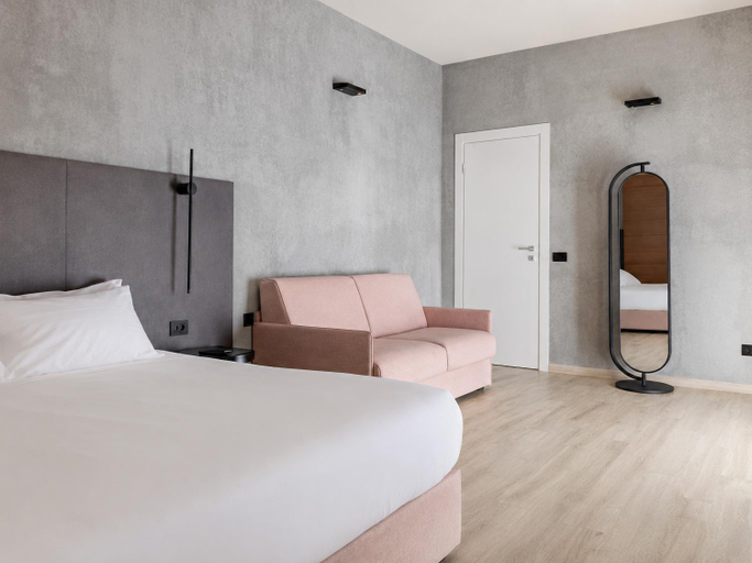 Others 3, Dalmati House San Lorenzo, Roma