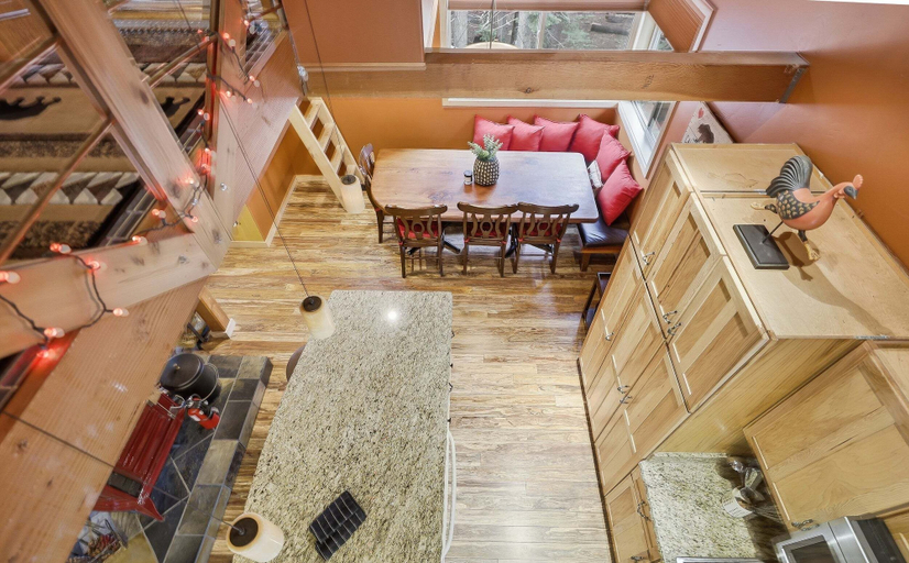Dining 3, A-frame Home With Deck & Bbq - Vh #223 2 Bedroom Cabin, Alpine
