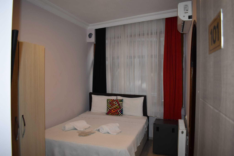 Bedroom 4, moonlight (AY IŞIĞI ), Merkez