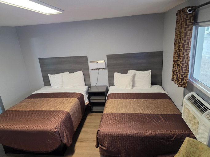 Bedroom 2, Plaza Motel, Jasper