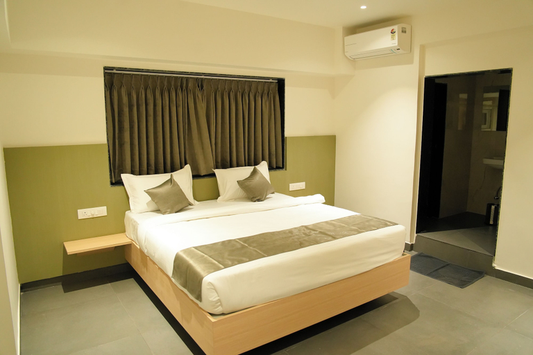 Room 4, Hotel The Nature Regency, Satara