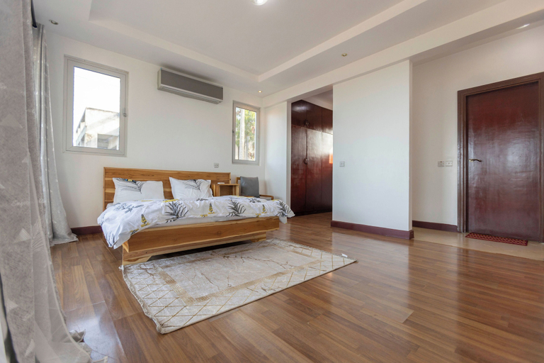 Room 4, Serenity Shores, Kinondoni