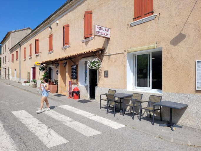 Outdoor dining 4, L'étape, Alpes-de-Haute-Provence