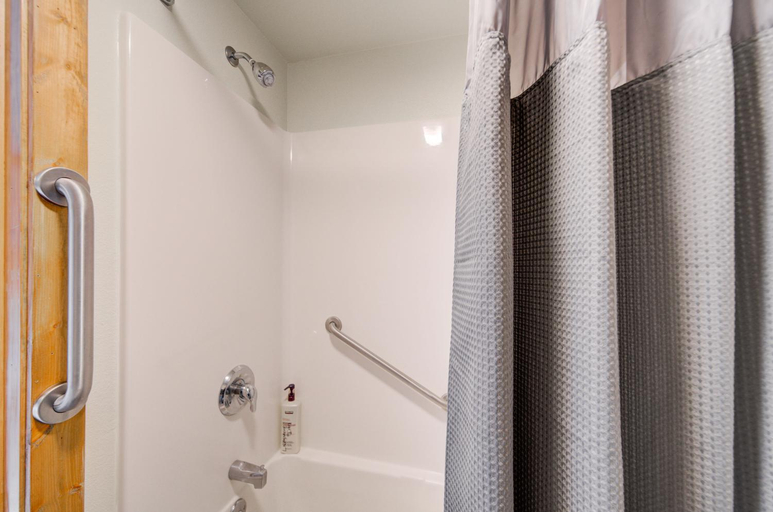 Bathroom 3, Livingston Inn - Historic, Park