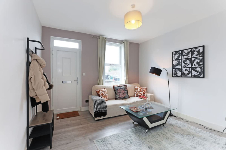 Room 2, Perfect Booking 4 Bed Highfield House with 4 Baths, Sheffield
