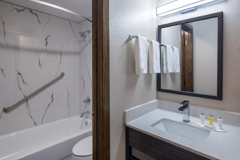 Bathroom 2, Coratel Inn & Suites by Jasper Owatonna, Steele