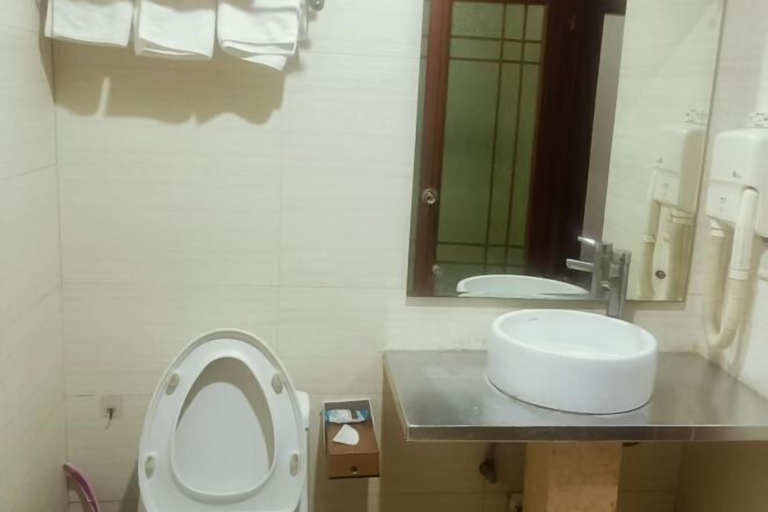 Bathroom, Jiangnan Hotel, Jiangmen