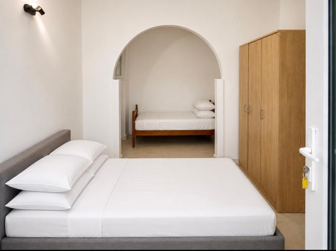 Bedroom 3, Studios Annie