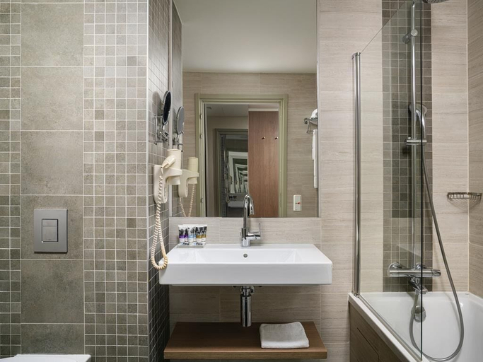 Bathroom 5, Mercure Bucharest City Center, Municipiul Bucuresti
