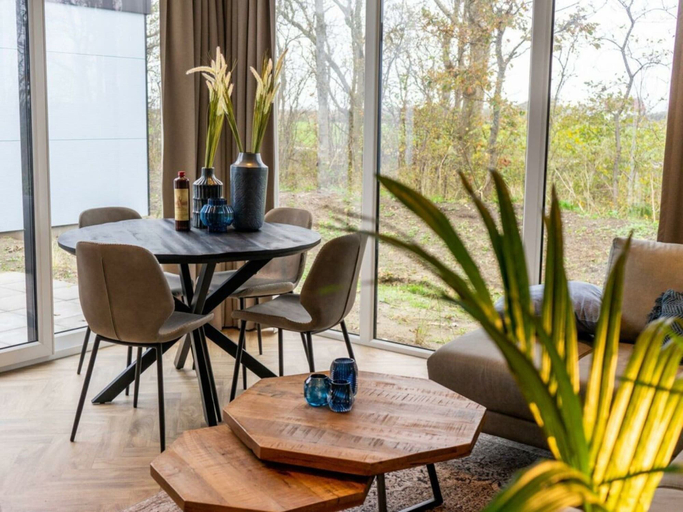 Dining 5, Holiday Home in De Cocksdorp With Terrace, Texel