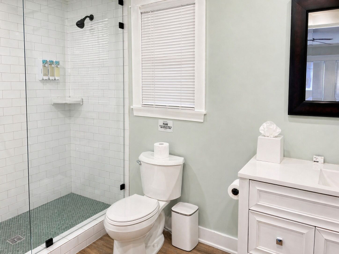 Bathroom 4, Coronado Inn, San Diego