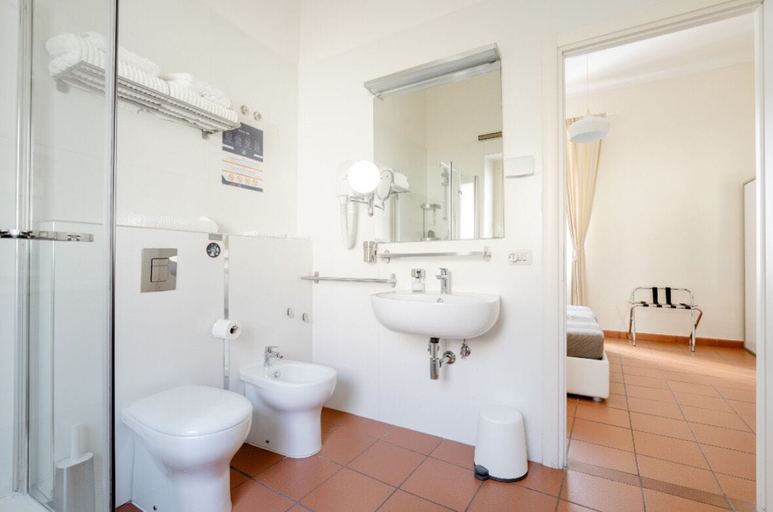 Bathroom 5, DayBreak B&B, Napoli