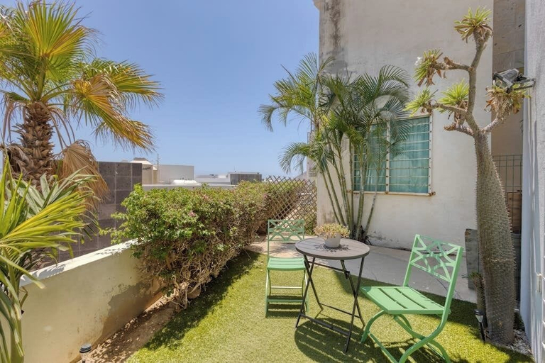 Outdoor dining, Charming & Sunlit Condo With Pool & Balcony - Near Golf, Beaches, & Nightlife, La Paz