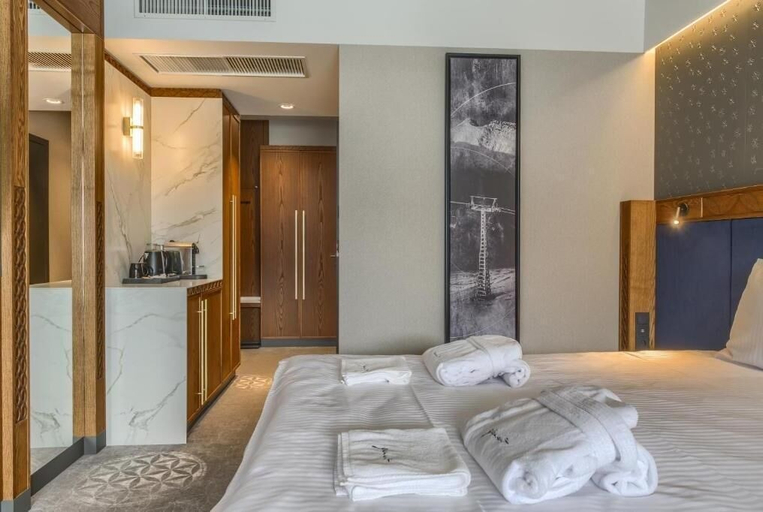 Room 2, TatryTop Giewont House & SPA, Tatra