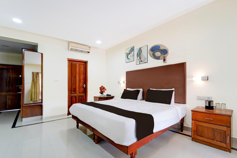 Room 3, Deluxe Thiruvallam Lakeview, Thiruvananthapuram