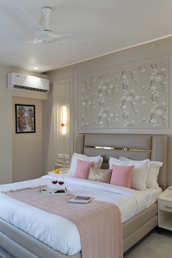 Room 5, Alaya Stays Kalyan Mansion 1 Room Suites, Dehradun