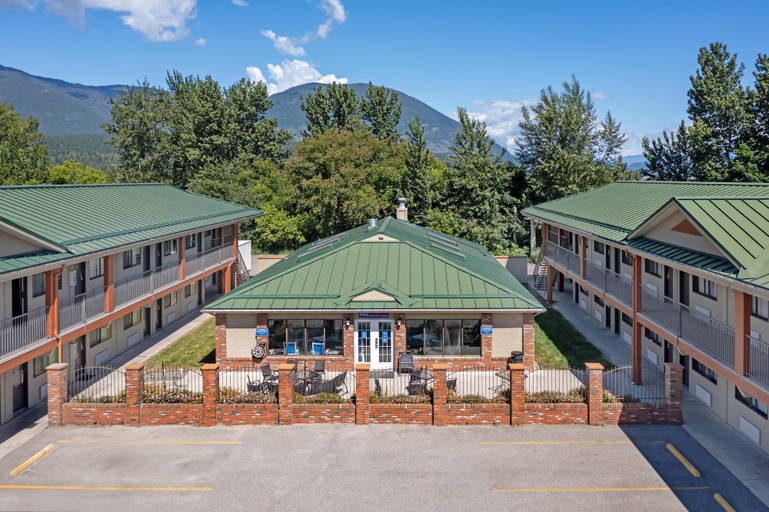 Exterior & Views 2, SureStay Plus Hotel By Best Western Salmon Arm, Columbia-Shuswap