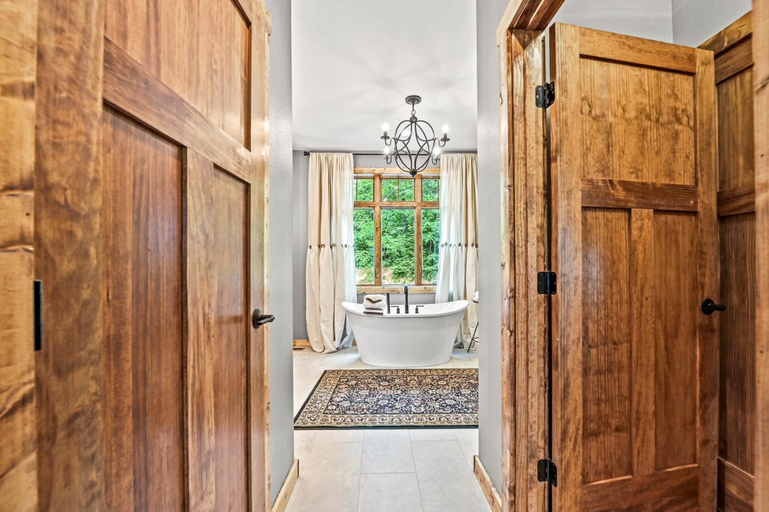 Bathroom 3, Mountain Soul, Sevier