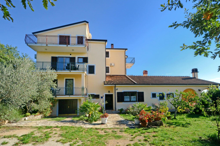 Exterior 3, Apartment With Pool Near Kanegra Beach, Umag