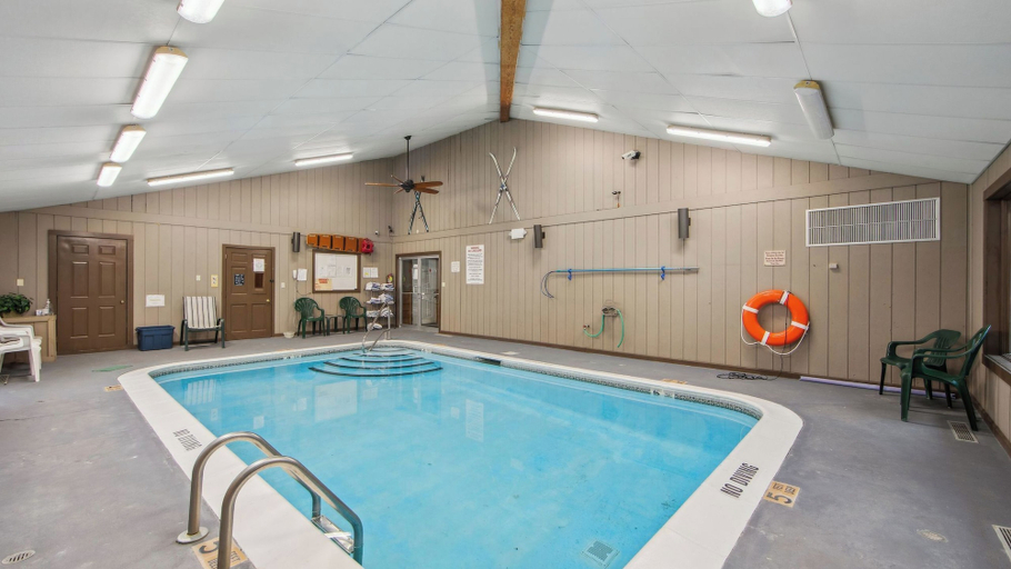 Interior 4, Uncas by Avantstay Sleeps 7 + Bunk Room + 3 Baths Resort Pool + Game Room Gore Mountain, Warren
