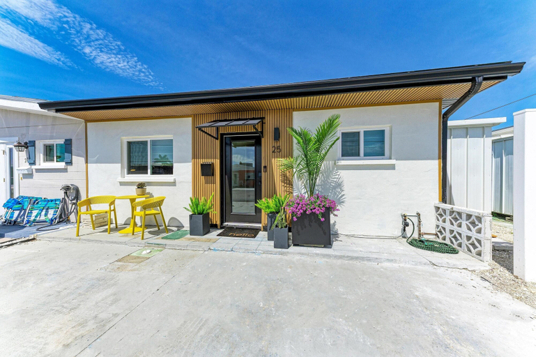 Exterior 4, Beau Soleil Seaside 2 Bedroom Bungalow, Manatee