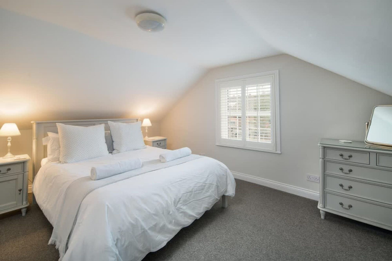 Room 4, Crossjack Cottage Central Cowes, Isle of Wight