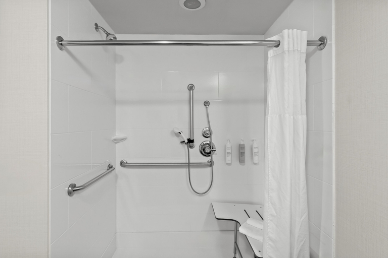 Bathroom 4, Hampton Inn & Suites Pauls Valley, Garvin