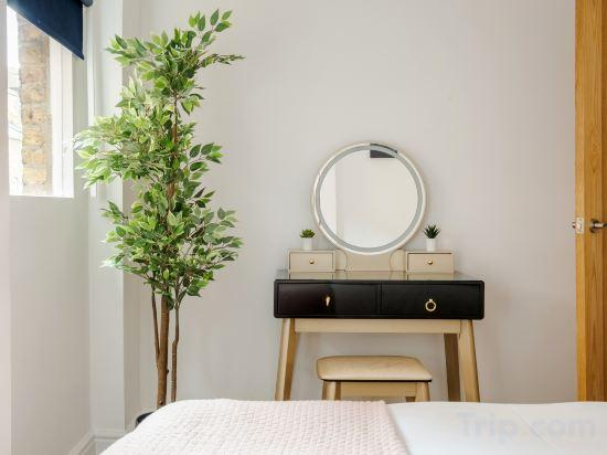 2, LONDONERS - Sherlock's Home, London