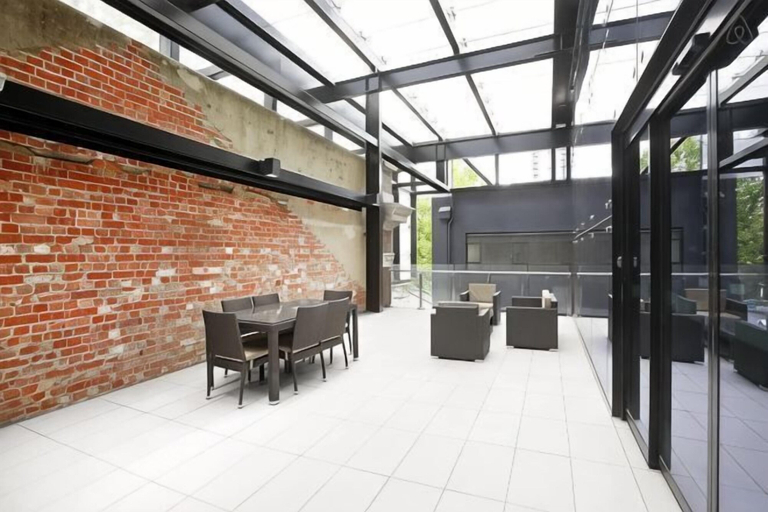 Others 5, A Chic 2BR Apt Across from Southern Cross Station, Melbourne