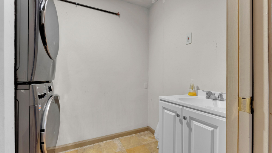Bathroom 5, Apartment at S Front St Philadelphia, Philadelphia