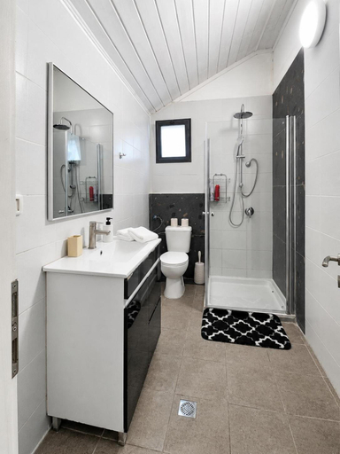 Bathroom 4, אתנחתא בירדן