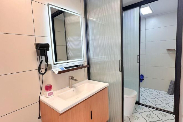 Bathroom 5, Yuanju Guest House, Daxing'anling
