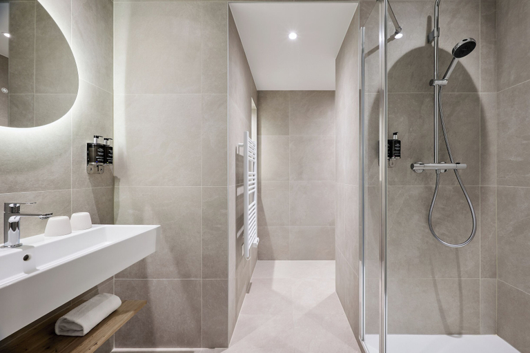 Bathroom 5, Nice Excelsior Centre Gare, Alpes-Maritimes