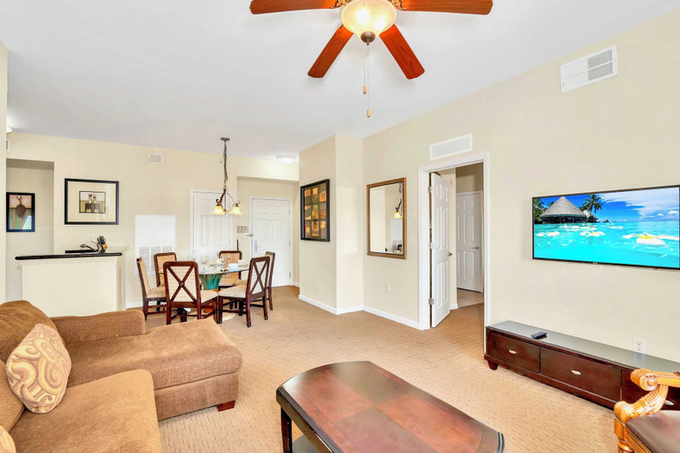 Others 5, Upstay: Family-friendly Getaway With Spa & Pool, Orange