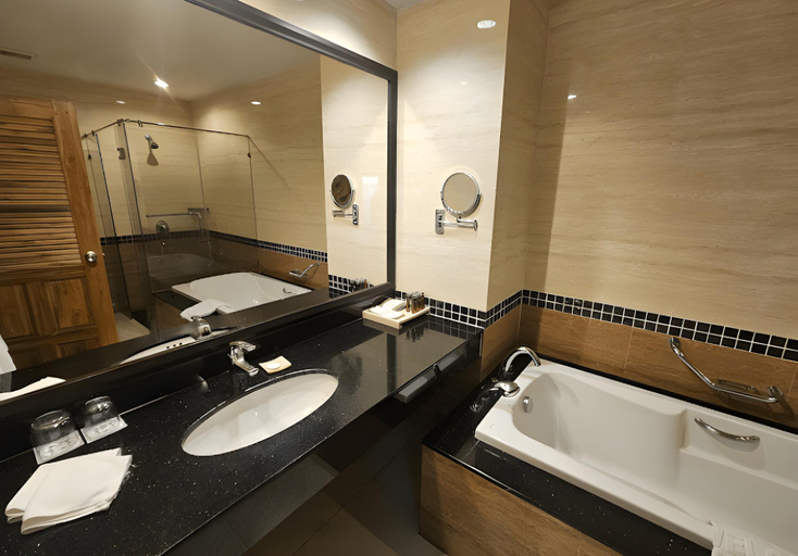 Bathroom 4, Welcome World Beachfront Resort, Pattaya