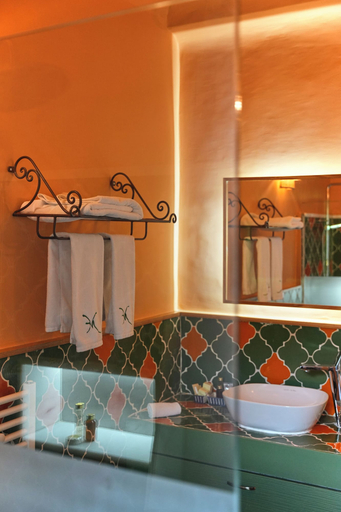 Bathroom 5, Villa Mandarine, Rabat