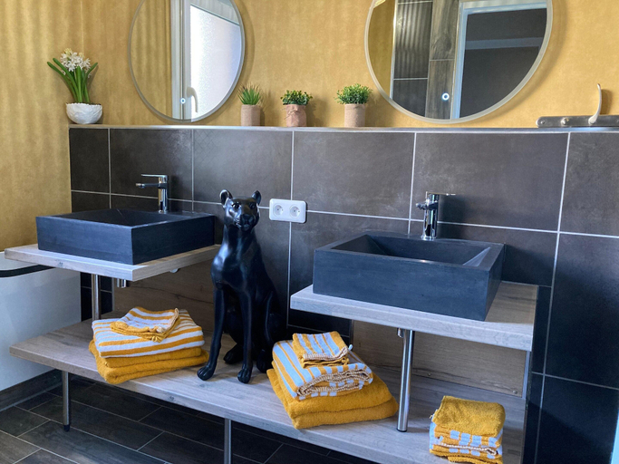 Bathroom 3, Quiet Designer Apartment in Fecamp, Seine-Maritime