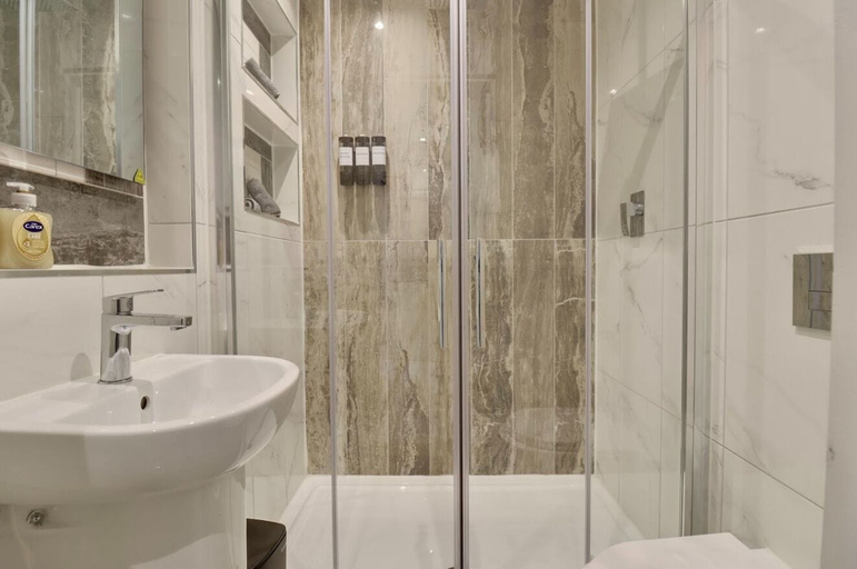 Bathroom 3, QE2 Loft Apartments, Southampton