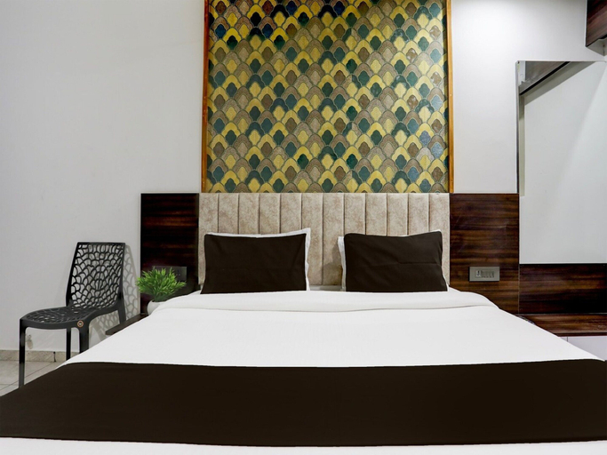 Room 3, Super Deluxe Roomnana Chiloda Near Airport, Gandhinagar