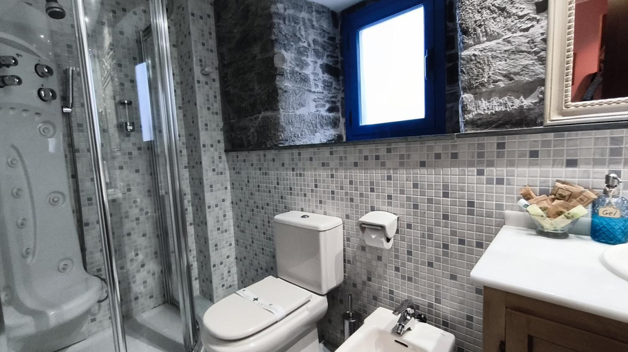 Bathroom 5, Hospederia El Gurugu, Asturias