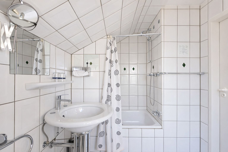 Bathroom 3, Airport Messe Villa Casa, Düsseldorf
