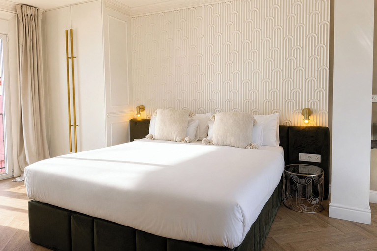 Room 3, Refined Apartment in Sevilles Historic Centre. General Castaños, Sevilla