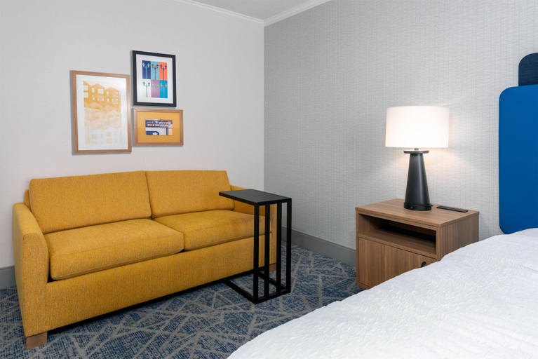 Bedroom 3, Hampton Inn South Plainfield-Piscataway, Middlesex