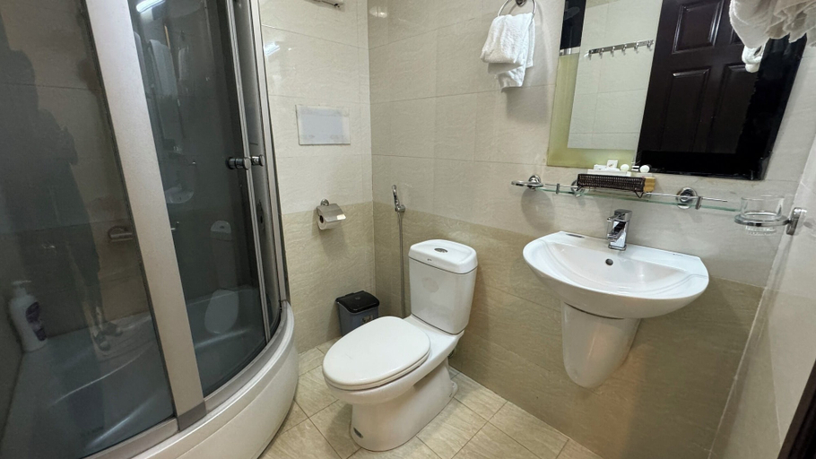 Bathroom 4, Thien Ha Hotel, Thủ Dầu Một