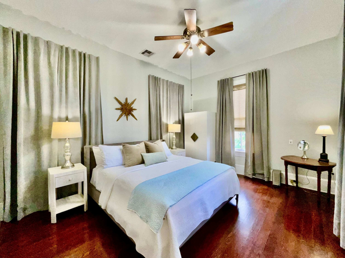 Room 3, The Winnie Victorian 2bdr, Galveston