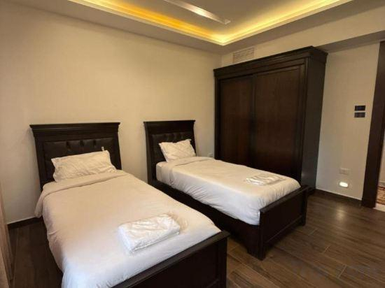 2, Charming 3 Bedroom Apartment in Amman, Amman