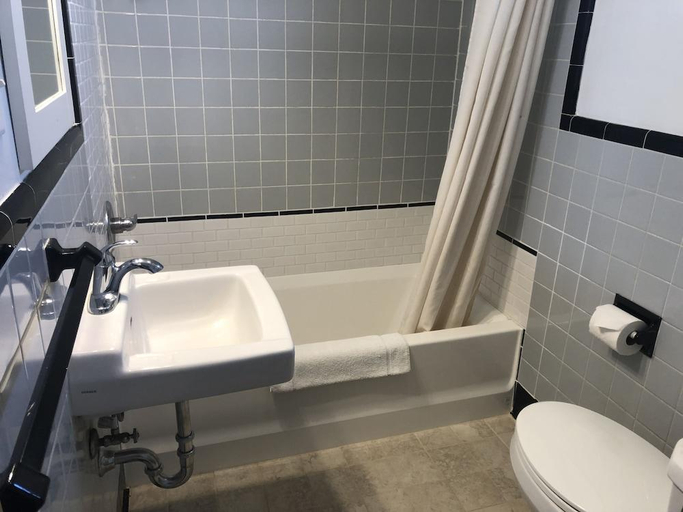 Bathroom 2, DEEPWELL MOTEL, Tioga